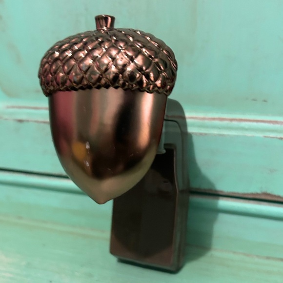 Bath and Body Works Fall Autumn Acorn Wallflower Plug - Picture 6 of 10